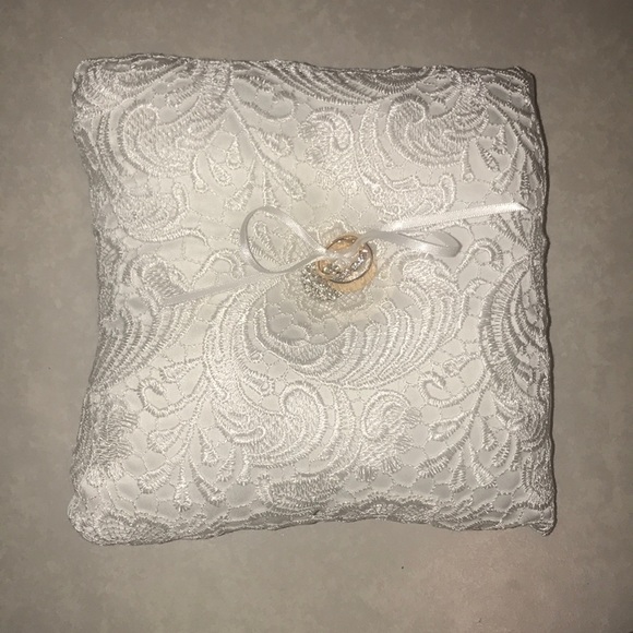 Ring Bearer Pillow with removable wedding bands - Picture 2 of 6